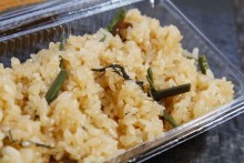 山菜おこわ　小363円（税込）　大605円（税込）