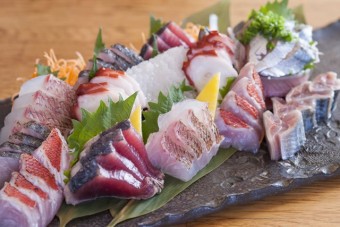 天然魚の盛り合わせ4000円盛りの一例　約4人前　