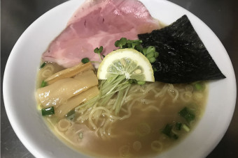 鶏白湯醤油ラーメン