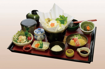 とうふ御膳　2,700円（税込）