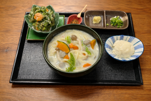 豆乳仕立てのけんちんうどんセット　1,300円（税込）