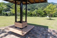 各所に休憩ベンチがある