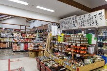 加工品やお酒、お土産品を取り扱う