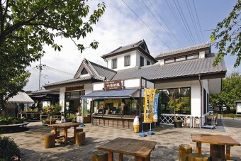 渋川市の採れたて野菜が集まる憩いの場「道の駅こもち」