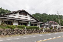 大きい方の建物がふれあい館