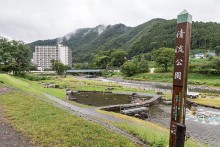 利根川沿いの清流公園と隣接