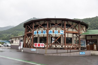 円形の建物が目印