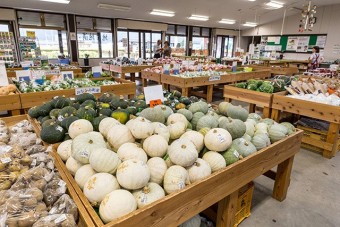 みなかみ町の新治地域の農産物や加工品の集まる直売所