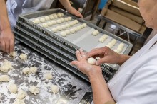 豆腐も饅頭もお店で手作りしている