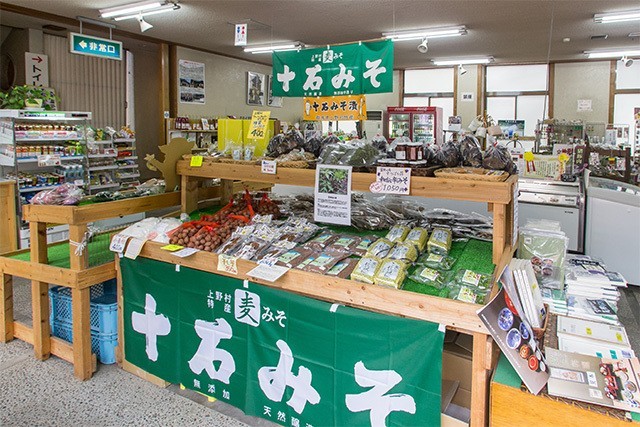 猪豚や味噌、きのこなど上野村の特産品などを取り扱っている