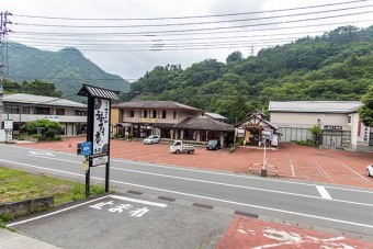 道路の両側が道の駅になっている