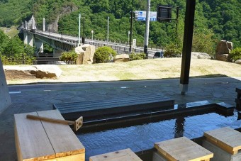 不動大橋など景観の良い足湯