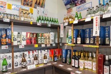 地酒なども多数取り扱い