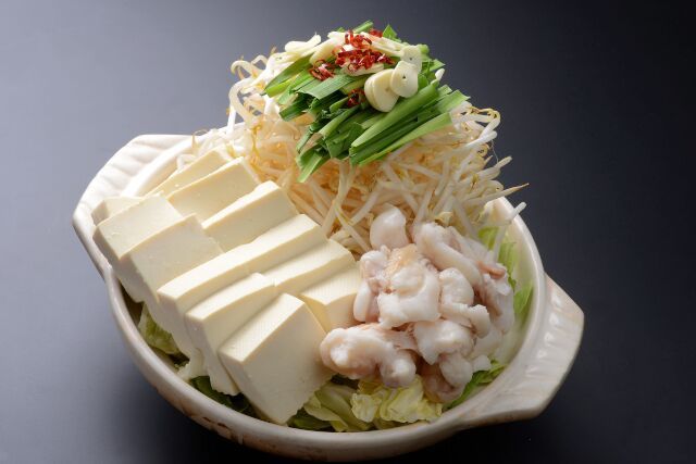 紋次郎名物!!国産牛100% プリプリ牛ホルモン「牛もつ鍋」でござる。