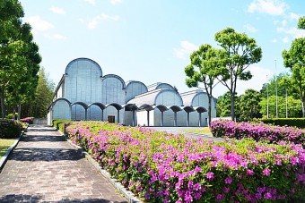 美術博物館・福沢一郎記念美術館外観