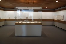 高麗・李朝の陶芸品の展示