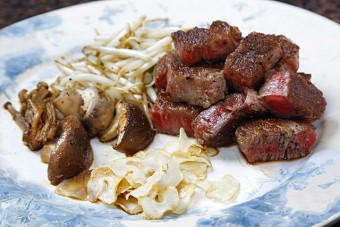 焼きあがった最高級和牛