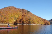 紅葉の時期は色とりどりに染まった山並みが