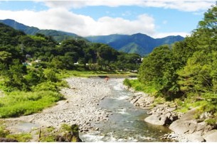 谷川岳のふもとにある清流で休日を