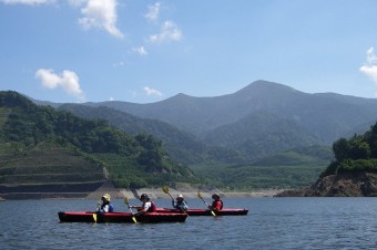 紅葉や新緑の山並みなど、景色を満喫できる