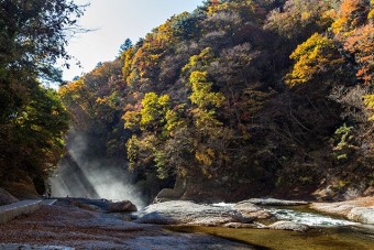 水しぶきが吹き上がり自然を満喫できる