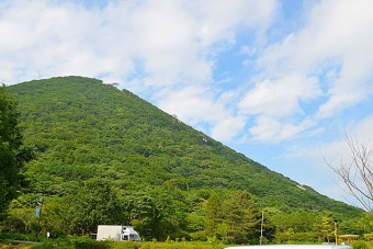 榛名山のほぼ中央に位置する榛名富士