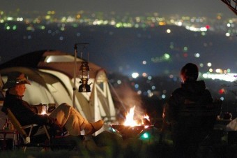 夜はランタン等を持って移動する。