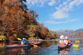 紅葉の季節は、暑くなく寒くなく絶好のカヌーシーズン