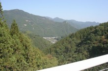 深い渓谷の上の楽園。