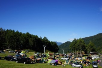 遠くの山並みまで目に飛び込んでくる。