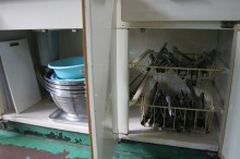 バーベキュー棟には食器、調理器具類が揃う。