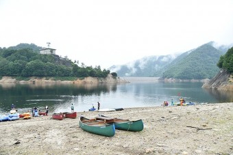 奈良俣ダム湖畔の美しい風景