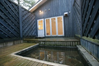 お風呂は内湯と露天風呂。