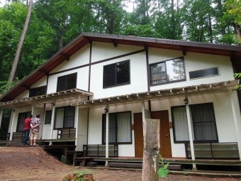 大バンガローは12名ｘ4部屋。グループで利用したい。
