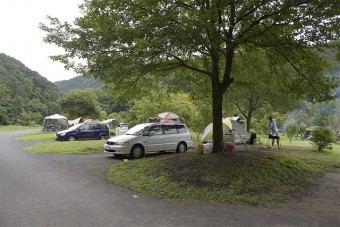 広々とした設営、駐車スペース