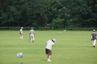 自由広場でグランドゴルフ