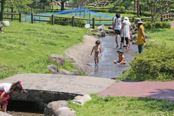 州浜で水遊び