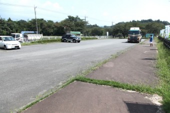 西側エリア風車前の駐車場