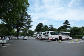 正面入り口駐車場