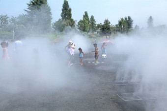 中央噴水広場（噴水は夏季のみ）