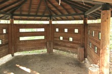 野鳥観察小屋内