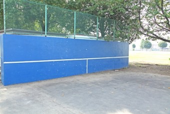 テニス壁打ち練習場