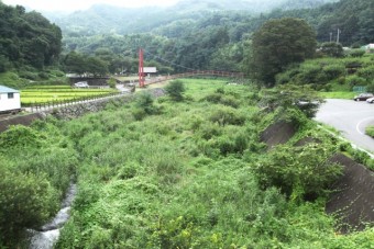 県道255号線の橋の上から