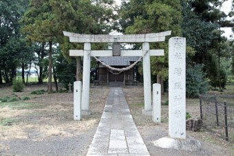 公園裏（南）にある増殿神社