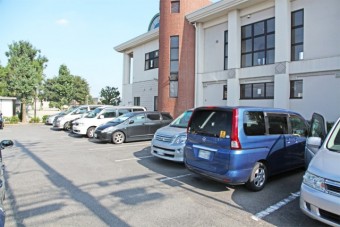 駐車場（下小出児童館）