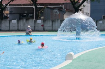 浅瀬変形プール(幼児プール)