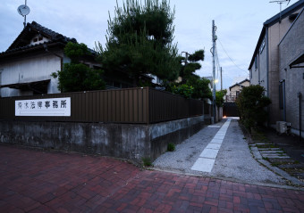大通りからの入口