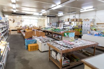 粕川特産物直売所の店内