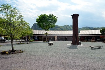 道の駅しもにたの中庭