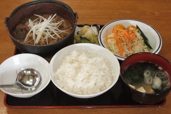 一番人気の「もつ煮定食」